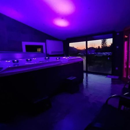 Gites De La Croisee Des Chemins - Piscine Chauffee - Spa, Hammam Et Sauna Izeaux 外观 照片